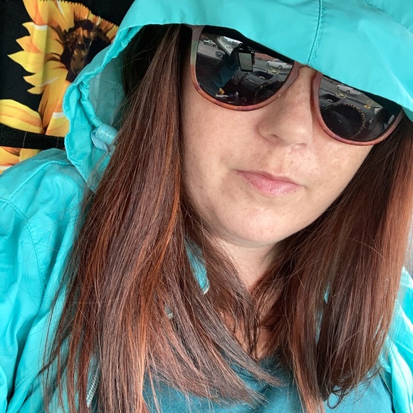 Meet your Posher, Christina - Picture 2 of 3